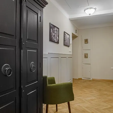 Old Town Serviced P&o Апартаменты *